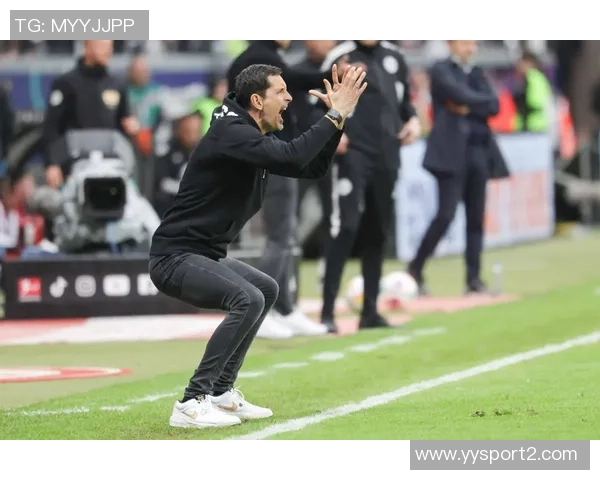 克里斯托弗诺兰现身酋长球场身披阿森纳围巾引发球迷热议