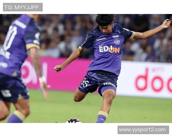 广岛三箭在J联赛杯决赛中以3-1战胜柏太阳神夺得队史第二冠吸引62466人观战 广岛三箭在J联赛杯决赛中以3-1战胜柏太阳神夺得队史第二冠吸引62466人观战