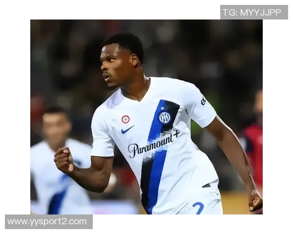 邓弗里斯喜获进球与胜利感谢小图拉姆精彩配合助力球队表现 邓弗里斯喜获进球与胜利感谢小图拉姆精彩配合助力球队表现