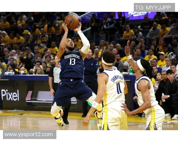 巴图姆发球踩线引争议帕金斯怒斥这球太愚蠢像业余篮球