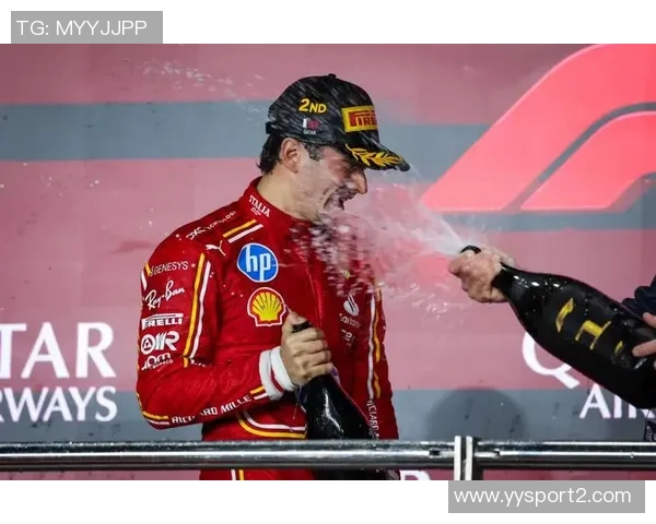 贝克汉姆出席F1卡塔尔大奖赛与德约科维奇内维尔同框合影引热议 贝克汉姆出席F1卡塔尔大奖赛与德约科维奇内维尔同框合影引热议